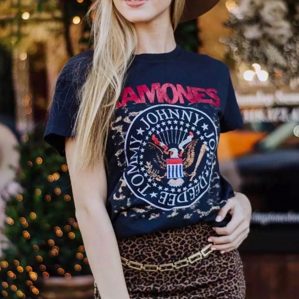 RAMONES Graphic Tee - Picture 2 of 13